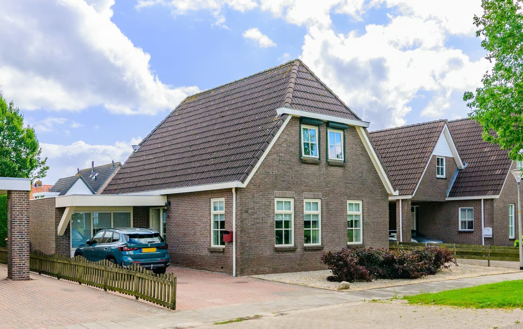 Vrijstaande woning Burgemeester van der Veenweg 18 in Ossenzijl