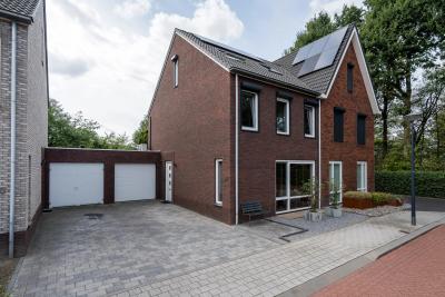 Geschakelde 2-onder-1-kapwoning Heuvelweg 64 in Weert