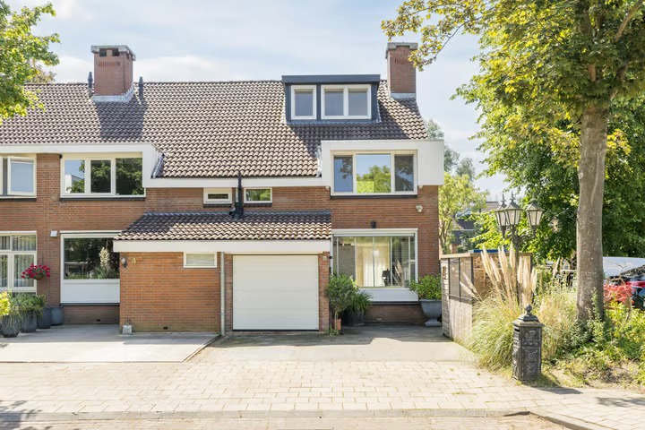 Hoekwoning Boschplaat 2 in Diemen