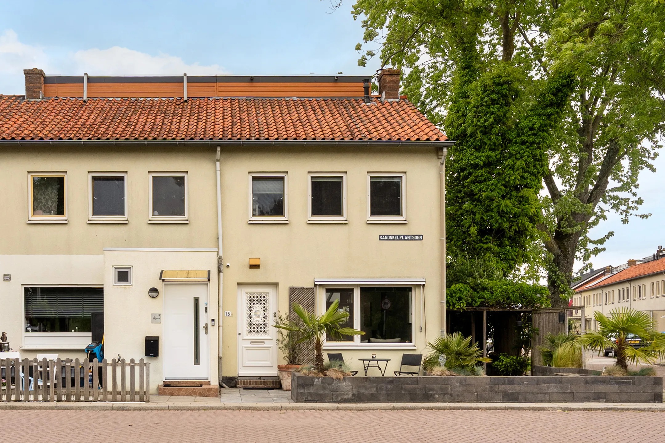 Hoekwoning Ranonkelplantsoen 15 in Gouda