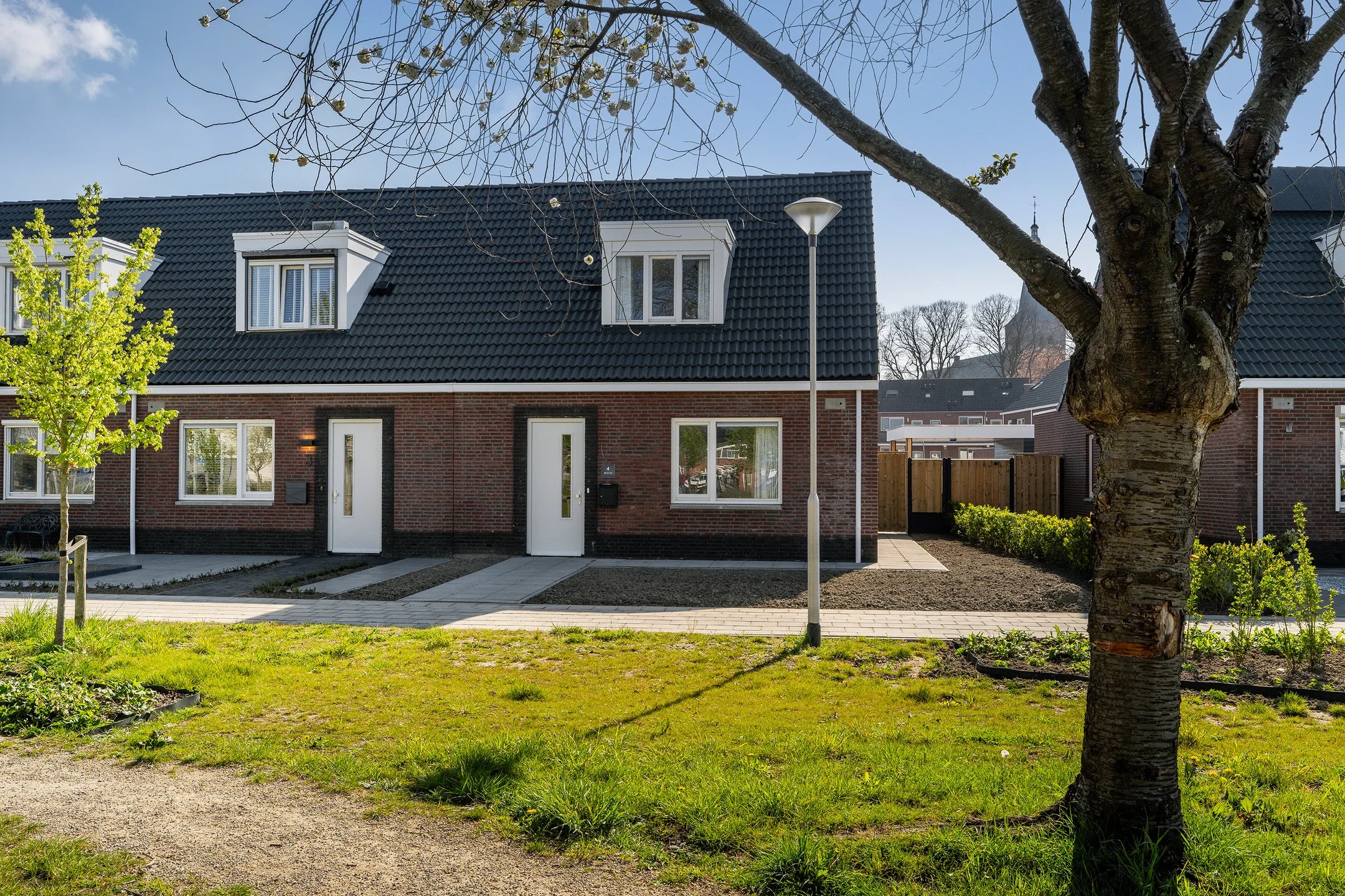 Hoekwoning Cornelis Vermuydenstraat 4 in Sint-Maartensdijk