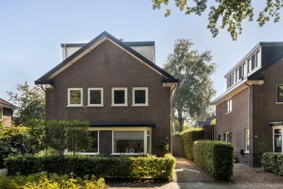 2-onder-1-kapwoning Planetenlaan 53 in Apeldoorn
