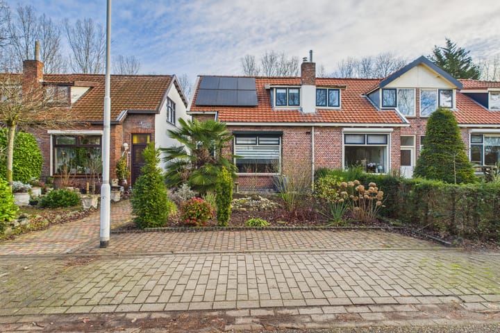 Hoekwoning Drieschouwen 13 in Axel