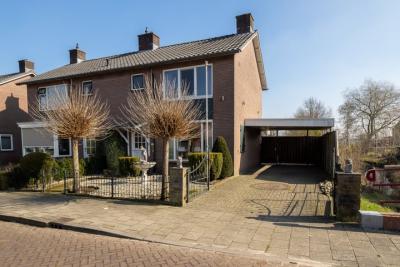 Eengezinswoning, 2-onder-1-kapwoning Pastoor Gloerichstraat 39 in Deurningen
