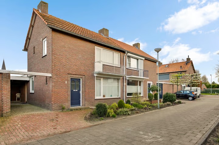 2-onder-1-kapwoning Henry Hardenstraat 4 in Nederweert