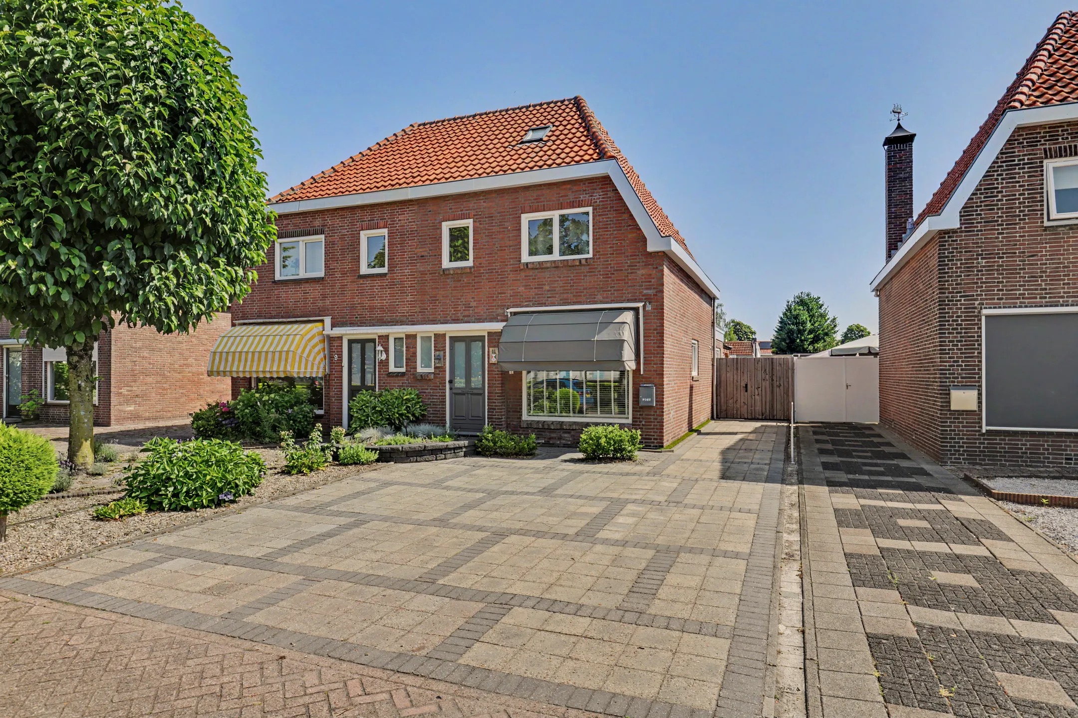 2-onder-1-kapwoning Esdoornlaan 11 in Oosterhout