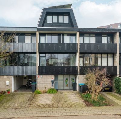 Eengezinswoning, tussenwoning (split-level woning) Meerkoetstraat 18 in Velp