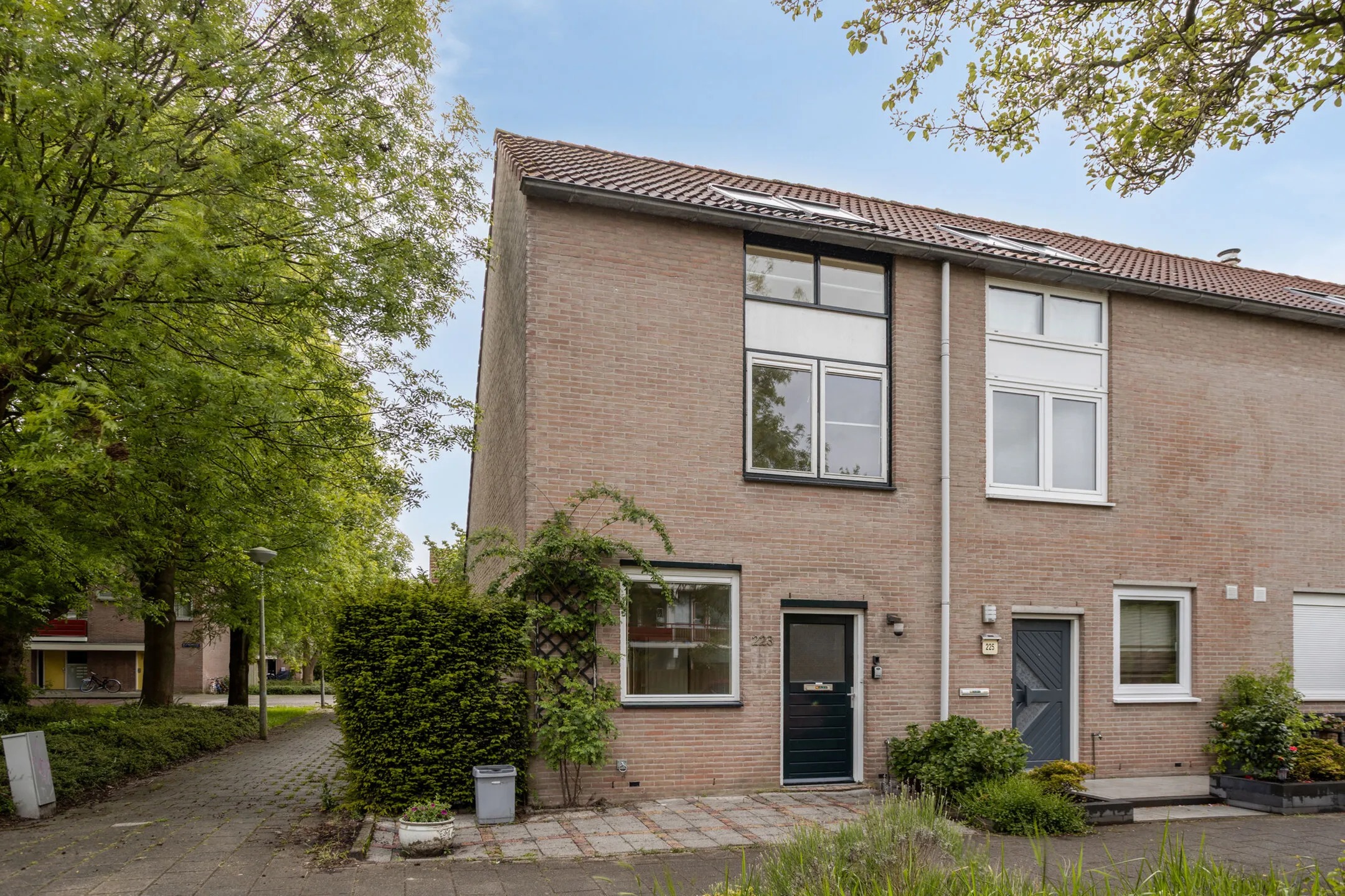 Hoekwoning Hilversumstraat 223 in Amsterdam