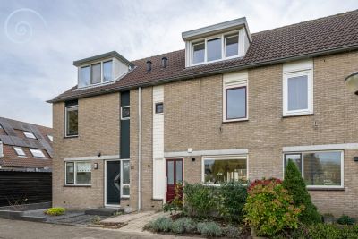Eengezinswoning, tussenwoning Jan van Brakelpad 31 in Hellevoetsluis