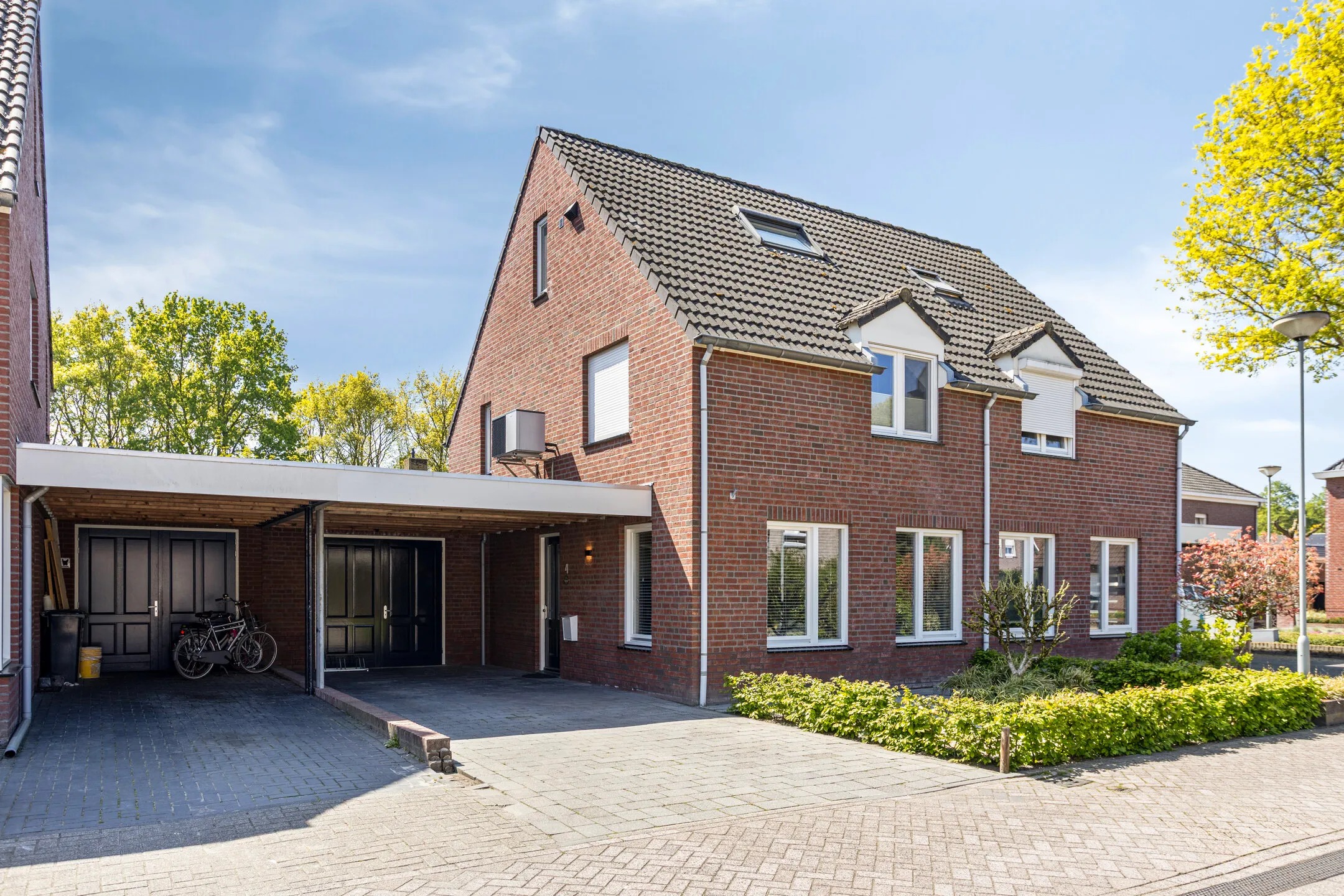 Geschakelde 2-onder-1-kapwoning Berkenhof 4 in Grashoek