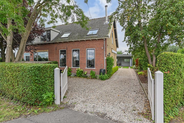 Eengezinswoning, hoekwoning Oude Leedeweg 215 in Pijnacker