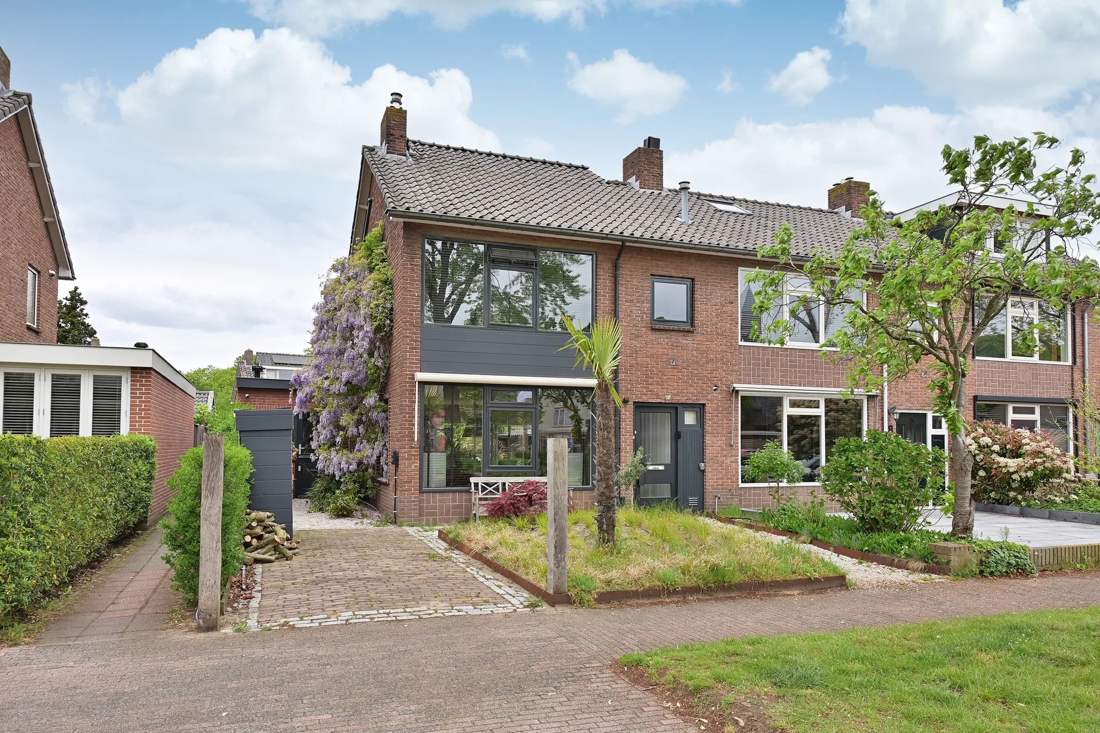 Hoekwoning De Savornin Lohmanlaan 10 in Huizen