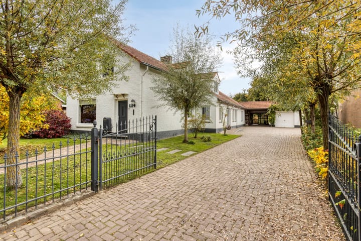 Woonboerderij, vrijstaande woning Tussen de Bruggen 14 in Vlodrop