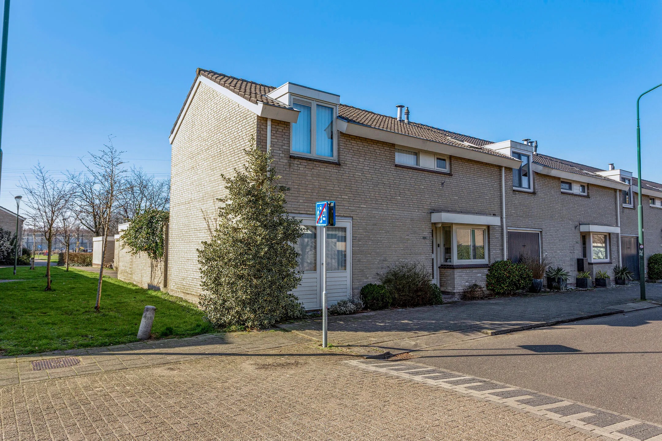 Hoekwoning (patiowoning) Reigerskamp 196 in Maarssen