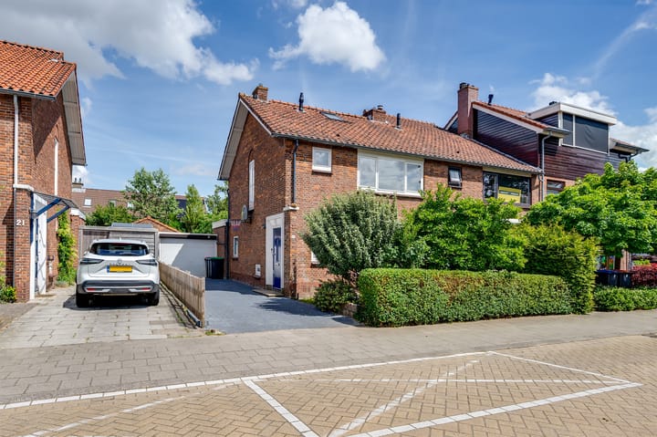 Hoekwoning Julianastraat 23 in Rhoon