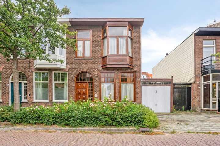 Eengezinswoning, geschakelde woning Laan van Altena 51 in Delft