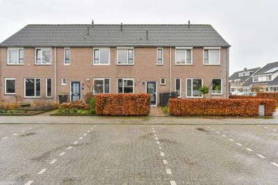 Tussenwoning De Komenij 13 in Noordscheschut