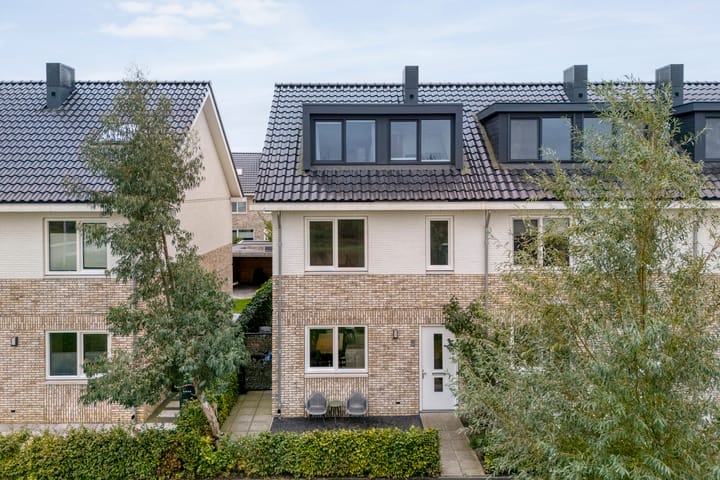 Hoekwoning Beukmolen 30 in Zwolle