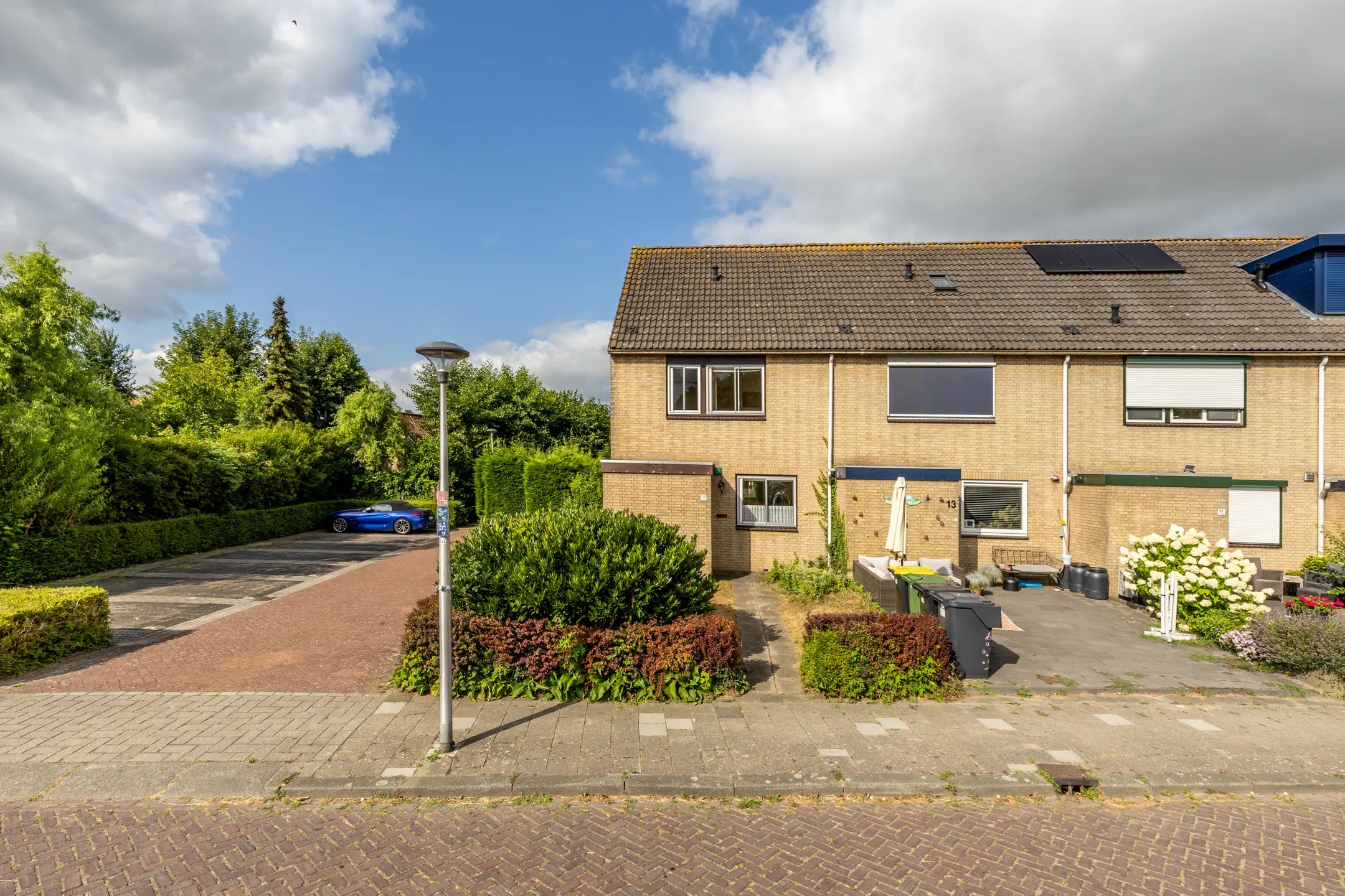 Hoekwoning Binnensingel 11 in Strijen