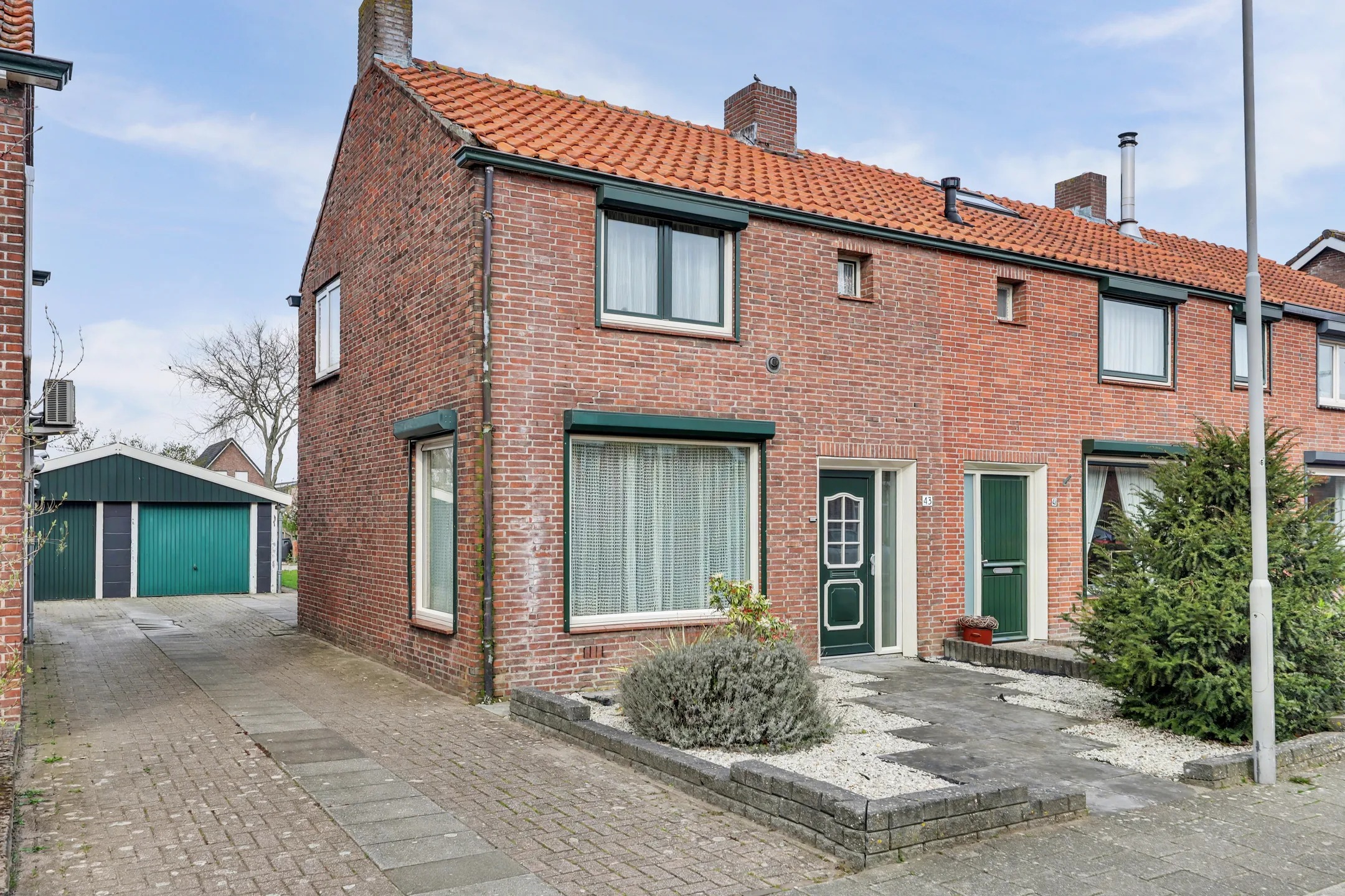 Hoekwoning Doelstraat 43 in Krabbendijke