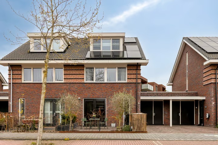 Geschakelde 2-onder-1-kapwoning Kruiskamplaan 35 in Uitgeest