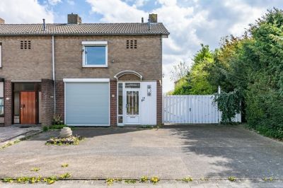 Eengezinswoning, hoekwoning Kennedylaan 19 in Brunssum