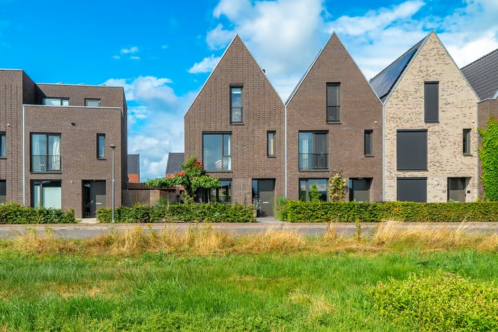 Hoekwoning Vossenburglaan 163 in Meerstad