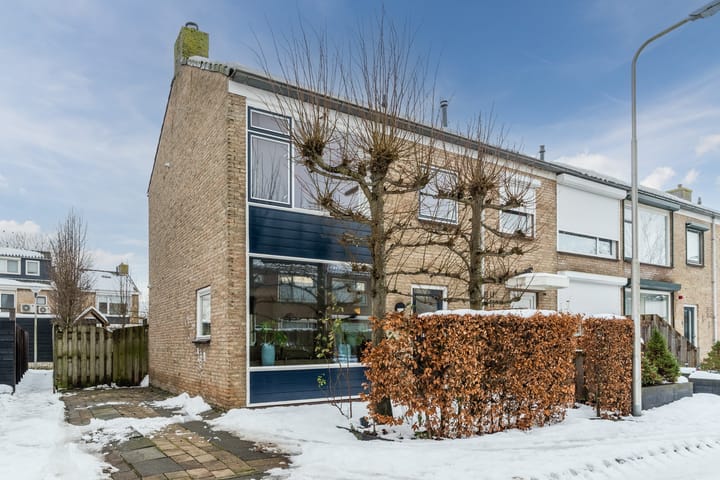 Hoekwoning Prinses Irenestraat 12 in Arkel