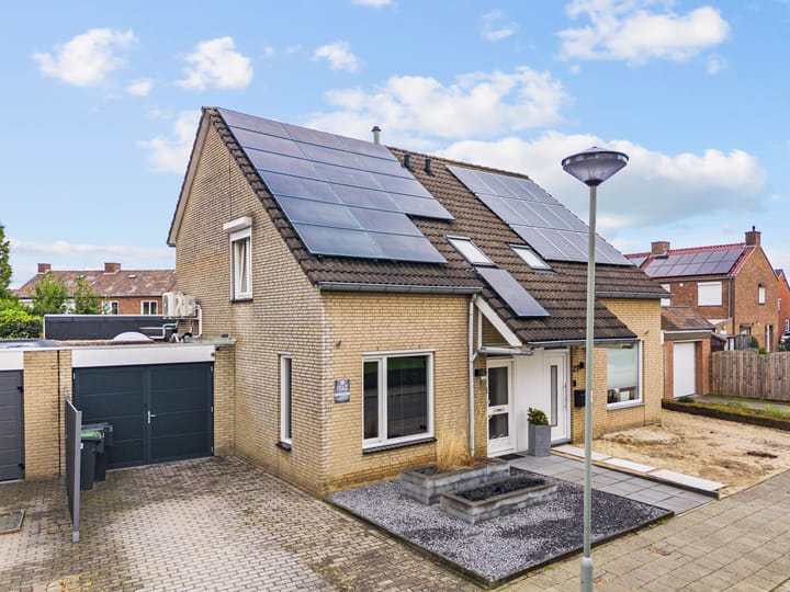Geschakelde 2-onder-1-kapwoning Joannes Riviusstraat 25 in Elsloo