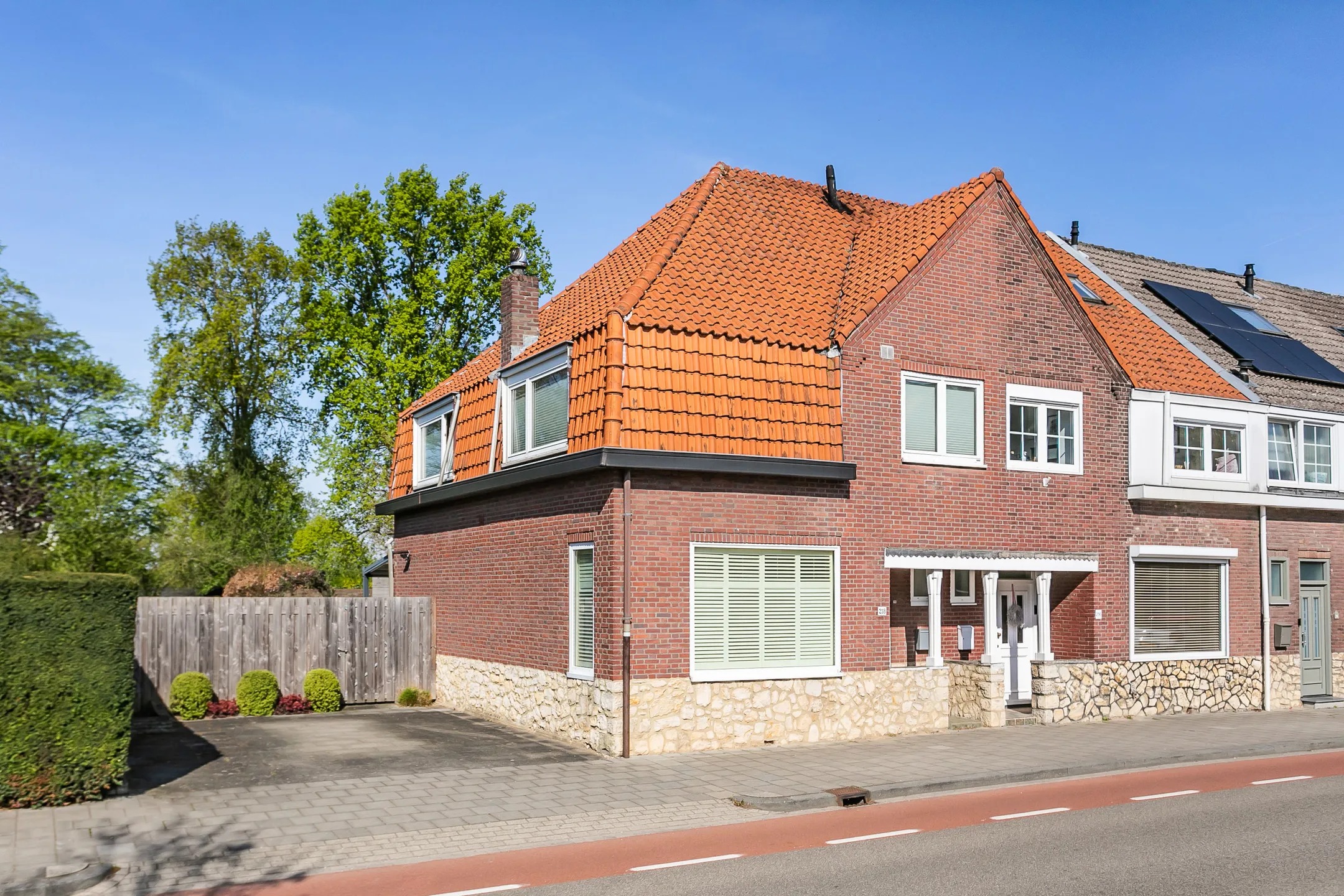 Halfvrijstaande woning Benzenraderweg 218 in Heerlen