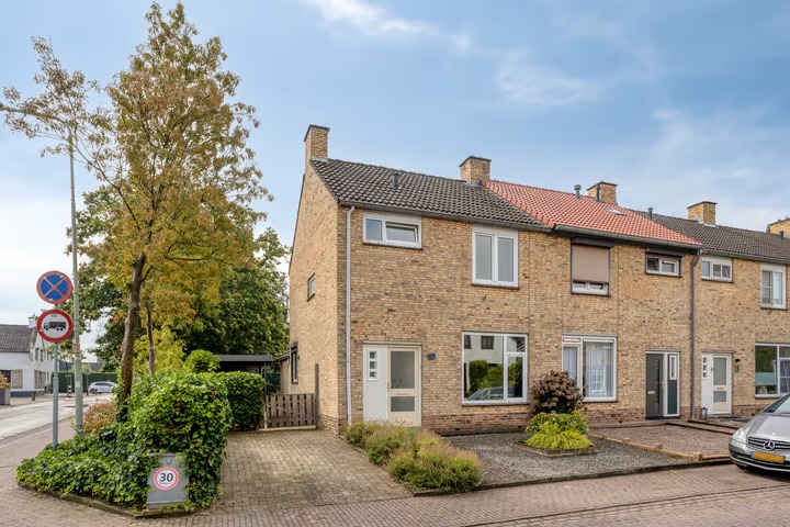 Hoekwoning Oudeborgstraat 1 in Herten