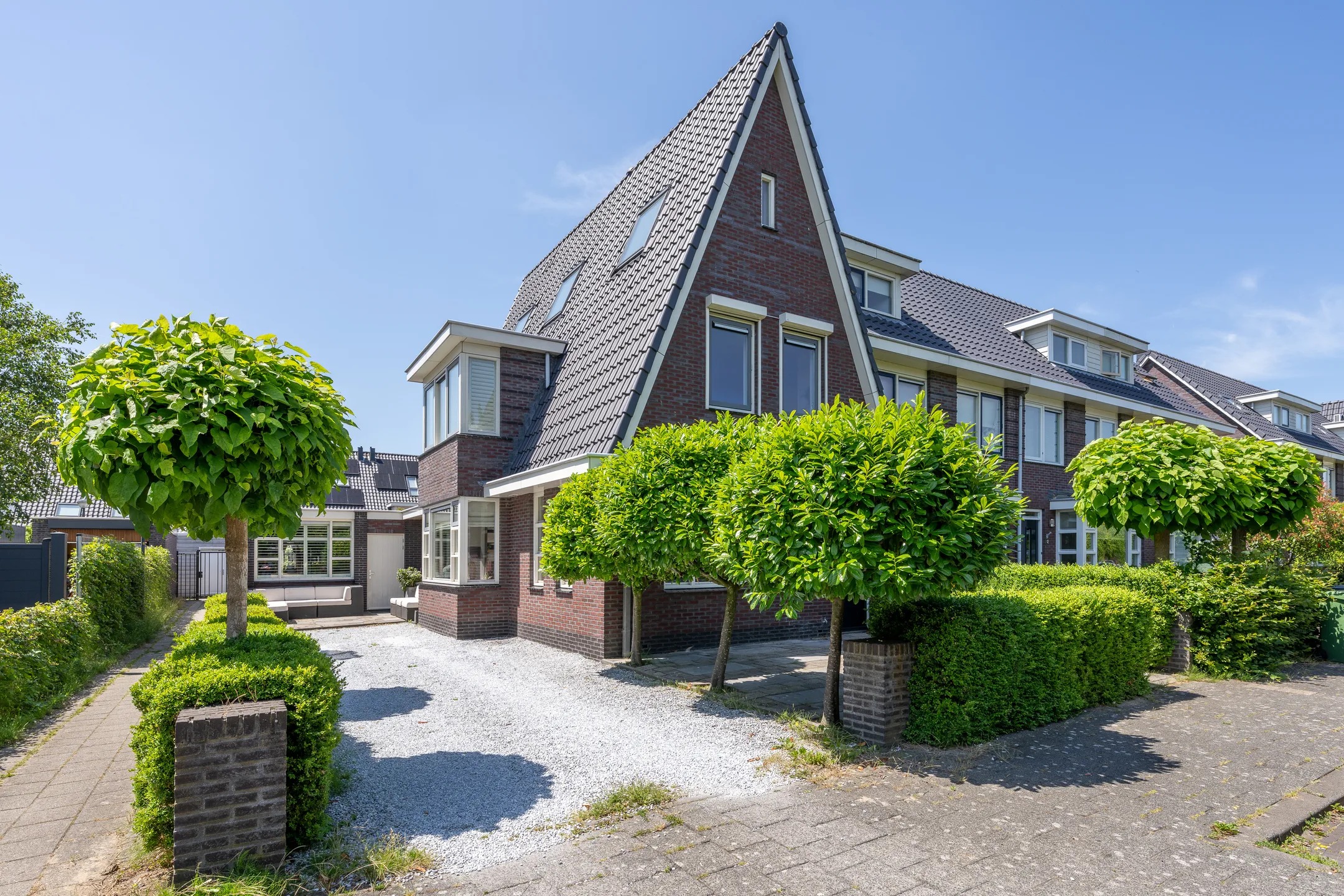 Hoekwoning Ruisvoornlaan 16 in Aalsmeer