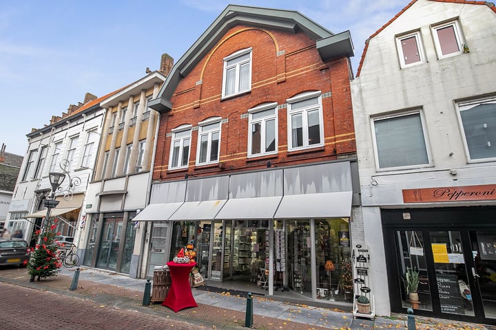 Eengezinswoning, geschakelde woning Steenstraat 8 Hulst