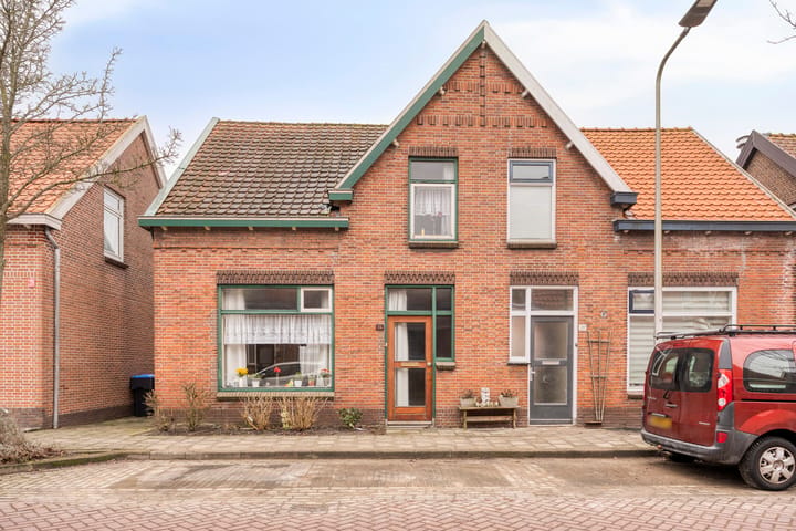 2-onder-1-kapwoning Rijnegommerstraat 14 in Zoeterwoude