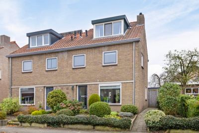 Eengezinswoning, 2-onder-1-kapwoning Kerkweg 22 in Beekbergen