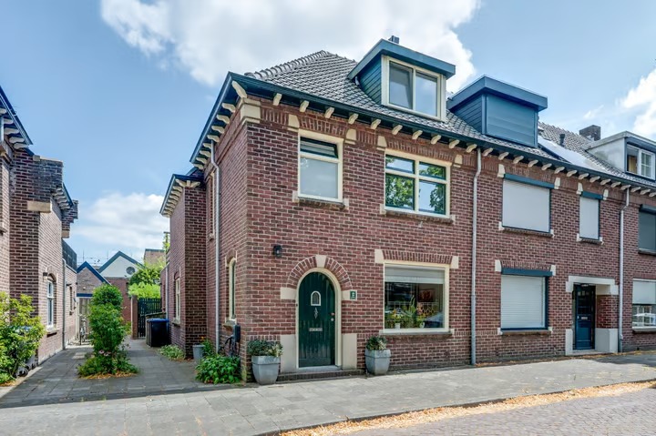 Hoekwoning Kloosterstraat 12 in Rijen