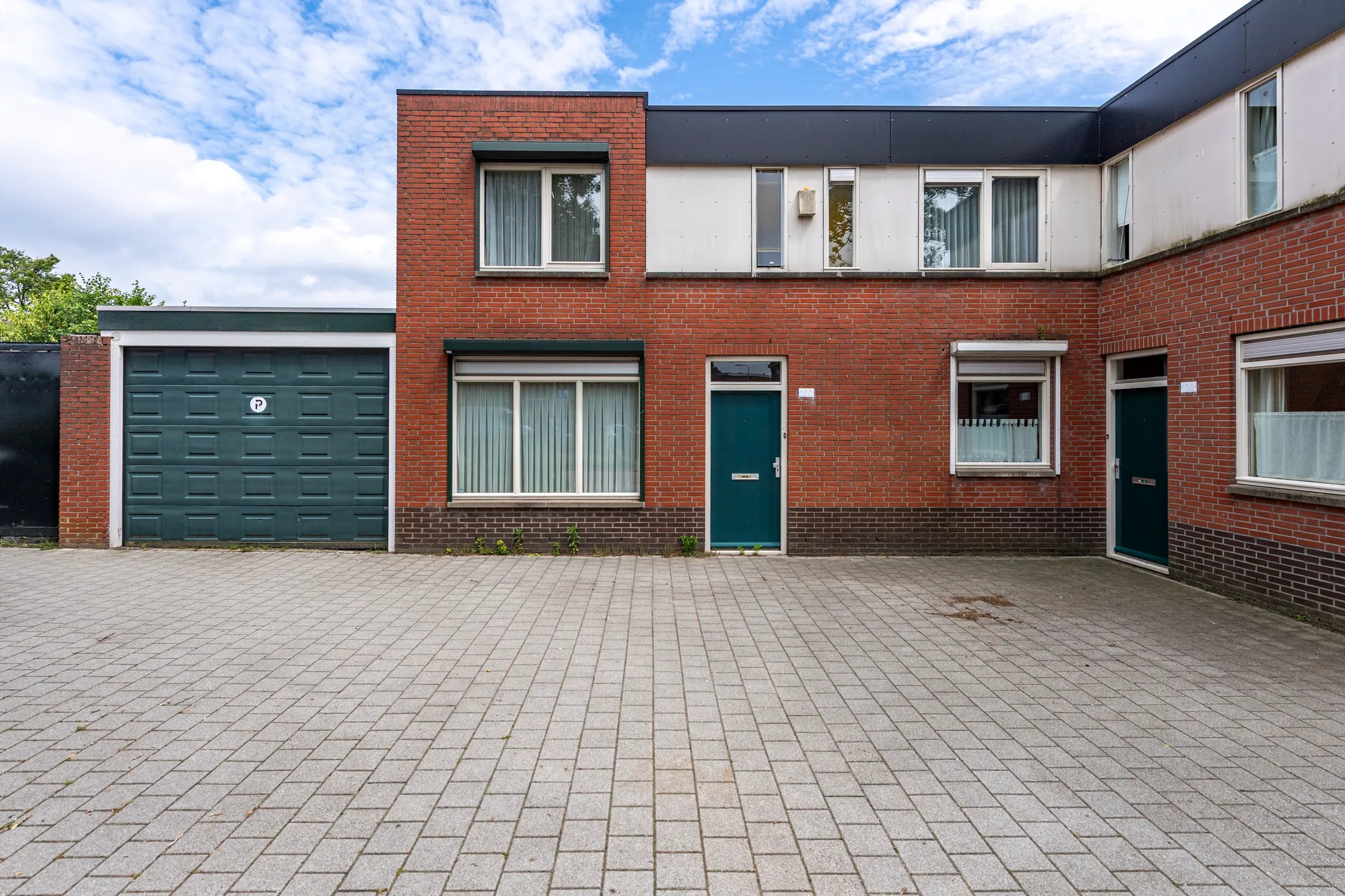 2-onder-1-kapwoning Korenbloemstraat 100 in Tilburg