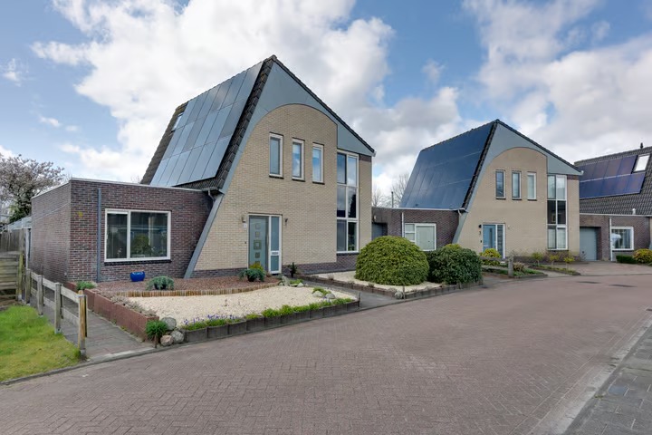 Geschakelde woning Uranusstraat 1 in Assen