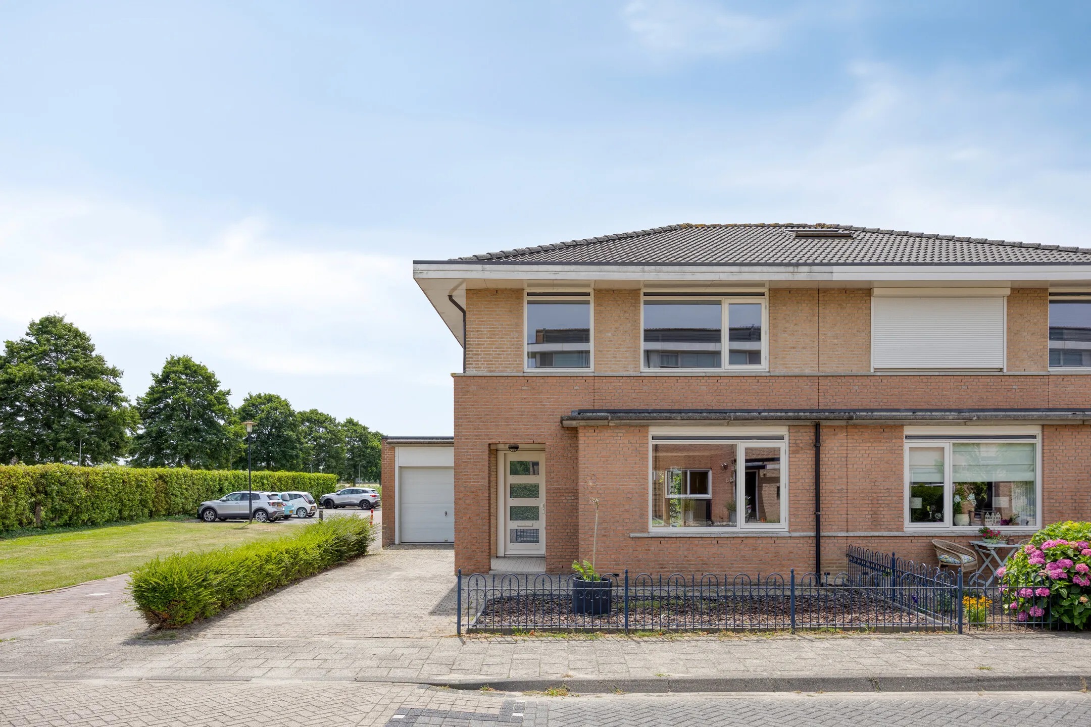 2-onder-1-kapwoning Van Barrylaan 1 in Numansdorp