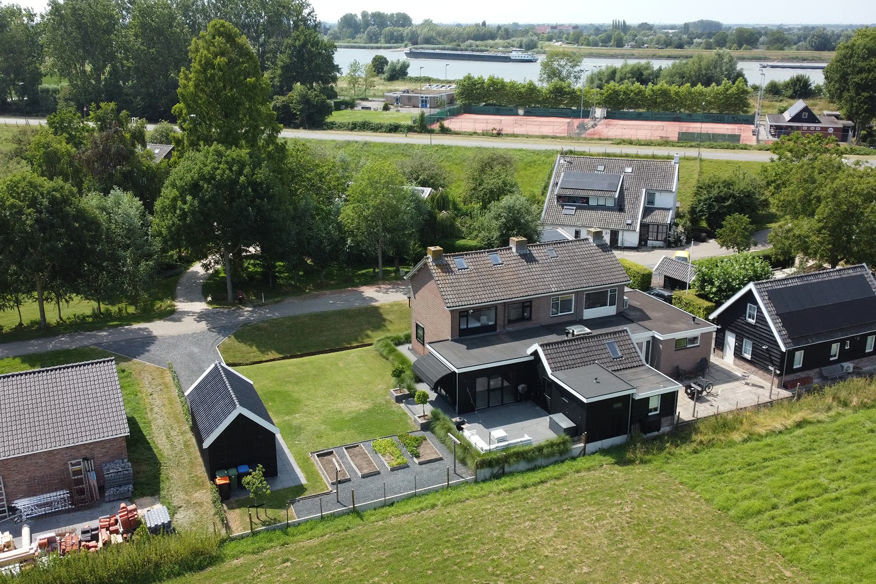 2-onder-1-kapwoning Liesveld 13 a in Groot-Ammers