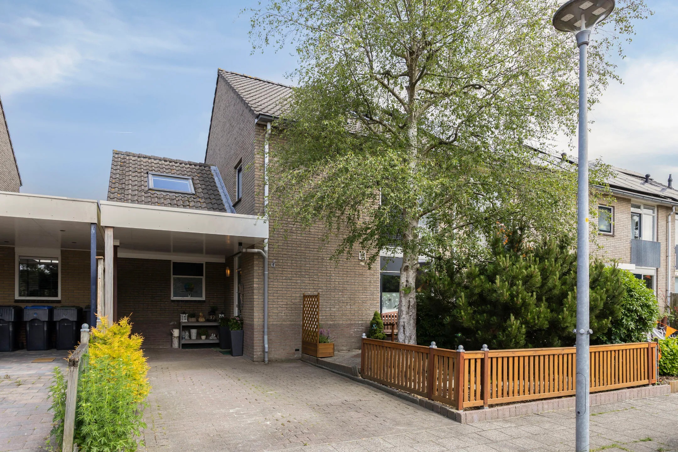 Hoekwoning Pinksterbloem 96 in Roden