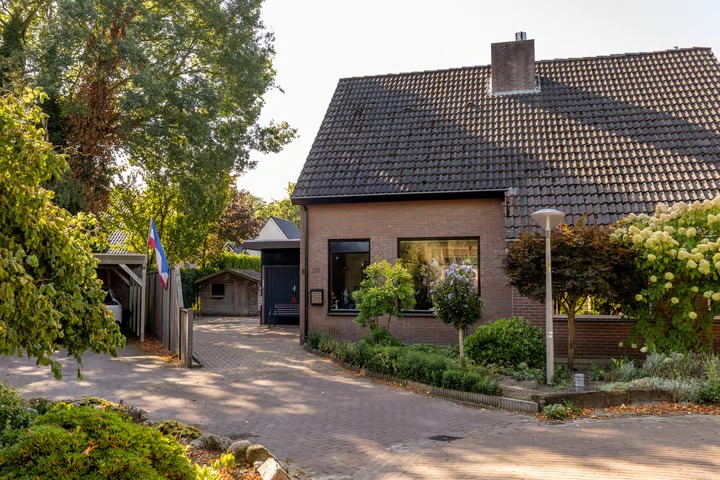 2-onder-1-kapwoning Kerkenbovenveen 28 in Kerkenveld