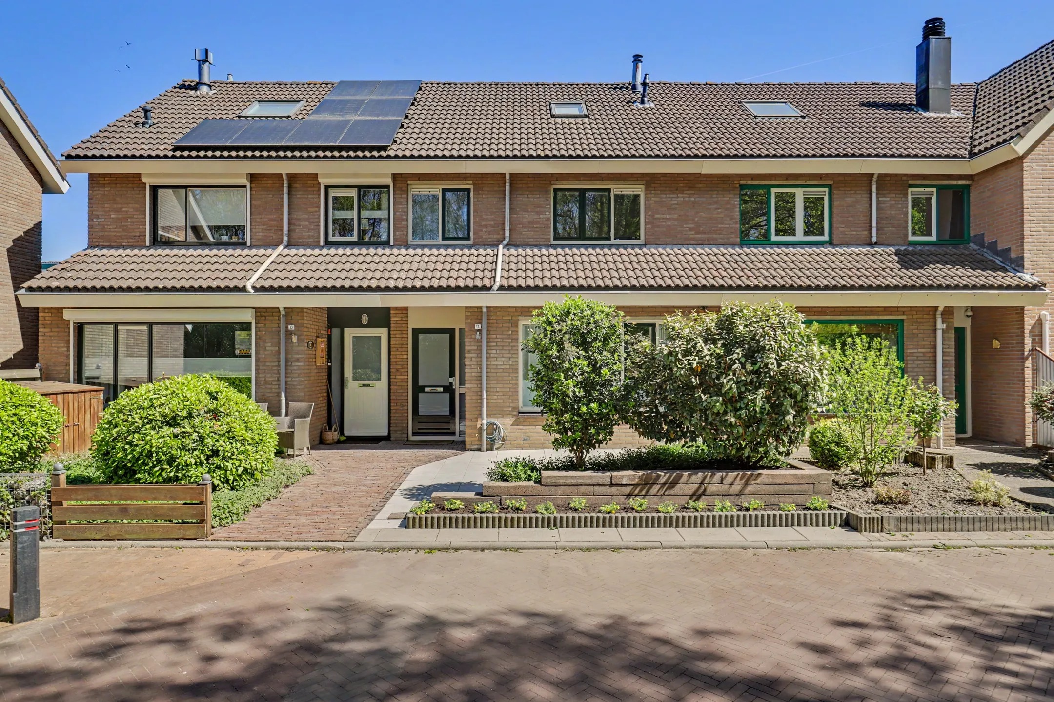 Tussenwoning Zonnebloemlaan 15 in 's-Gravendeel