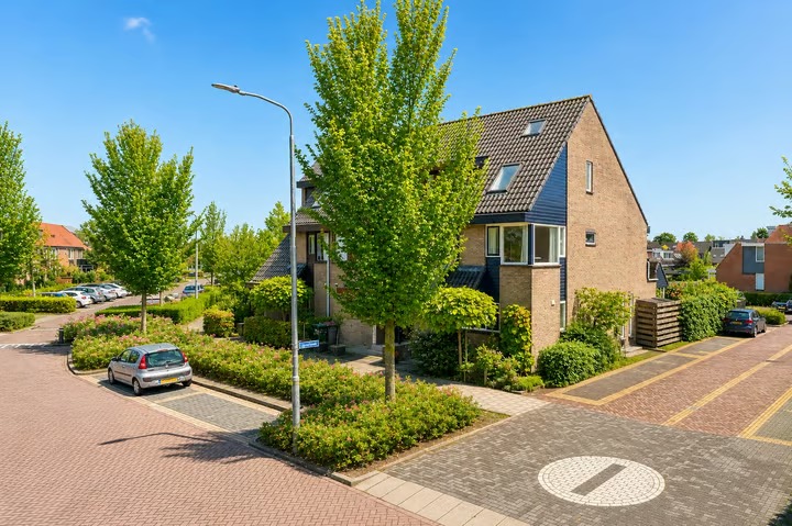 Hoekwoning Rivierenlaan 98 in Pijnacker