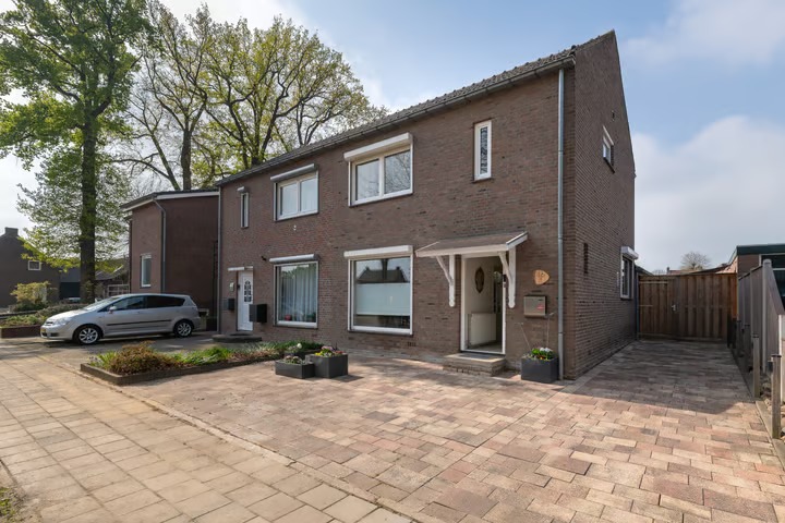 2-onder-1-kapwoning Parkweg 66 in Born
