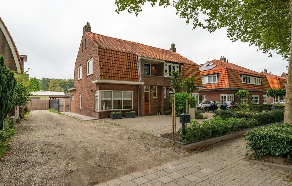 2-onder-1-kapwoning Klokjeslaan 19 in Maarssen