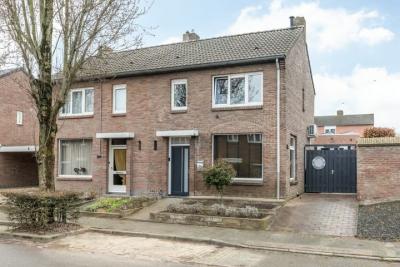2-onder-1-kapwoning Dwarsstraat 2 in Nuth