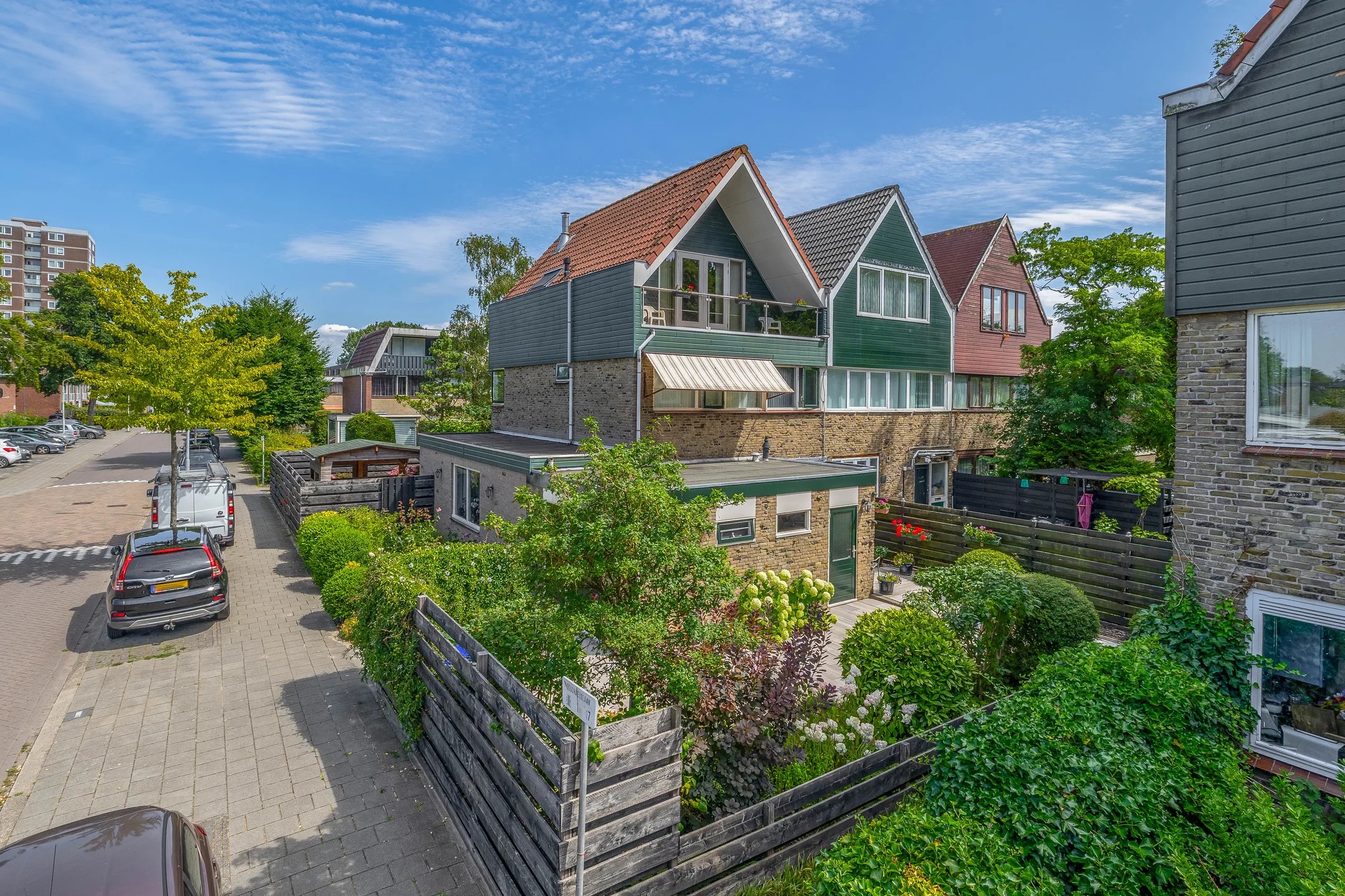 Hoekwoning Dodonaeuslaan 317 in Zaandam