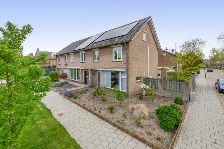 Hoekwoning Acacialaan 31 in Veghel