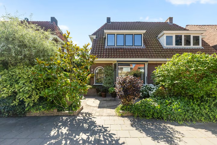 2-onder-1-kapwoning Azaleastraat 88 in Leeuwarden